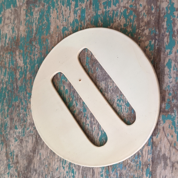 Lot of 3 Round Vintage Buckles - Cream Celluloid & Metal with Fabric - Picture 4 of 14